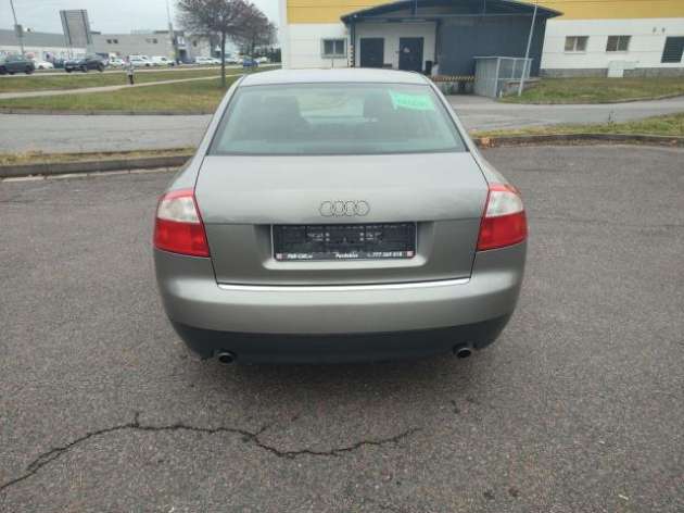 Audi A4 2.4 i  125 Kw