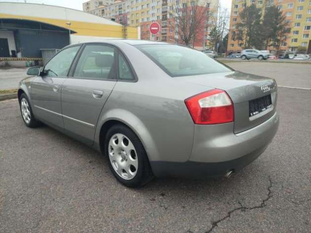 Audi A4 2.4 i  125 Kw