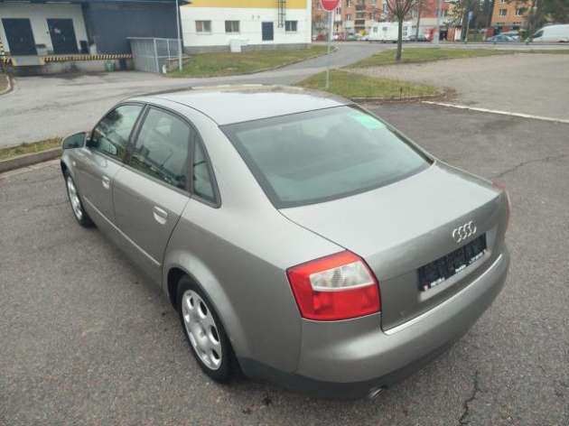 Audi A4 2.4 i  125 Kw