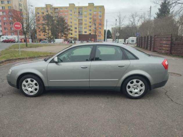 Audi A4 2.4 i  125 Kw