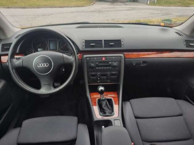 Audi A4 2.4 i  125 Kw