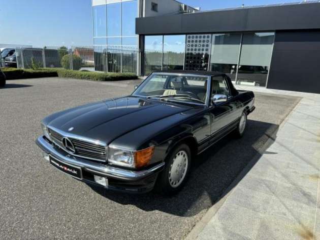 Mercedes-Benz SL W107 SL300