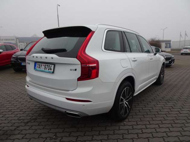 Volvo XC90 B5 AWD Drive-E 2.0L Momentum P