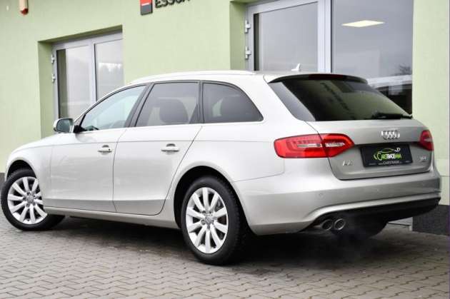 Audi A4 2.0TDi 130kW Q STRONIC NAVI ČR