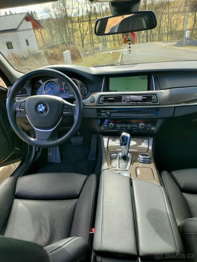 BMW Řada 5 3,0 530d Touring Modern Line