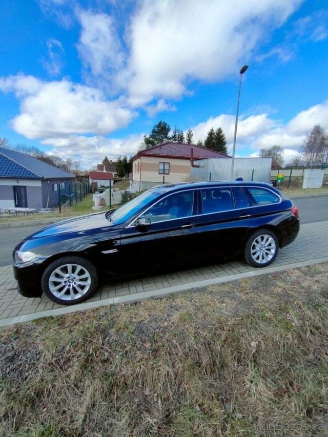 BMW Řada 5 3,0 530d Touring Modern Line