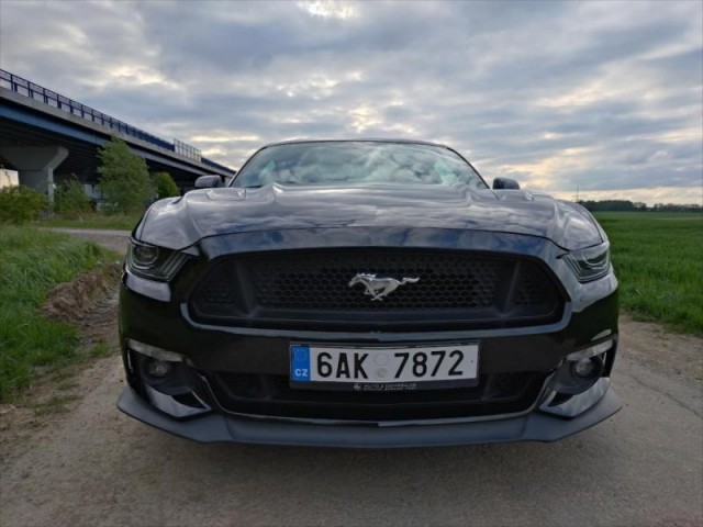 Ford Mustang 5,0   Ford Mustang GT manuál