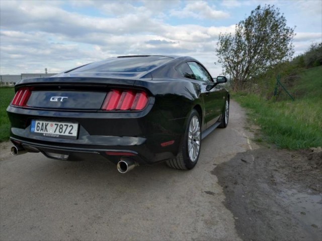 Ford Mustang 5,0   Ford Mustang GT manuál