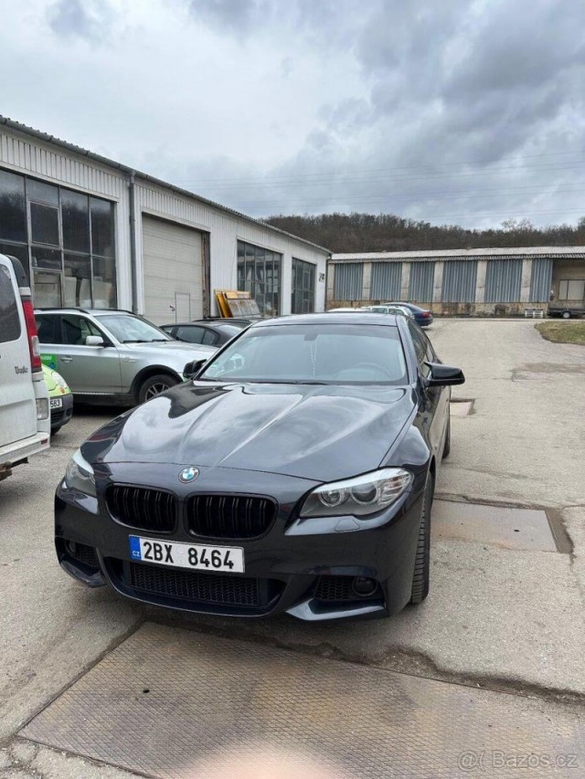 BMW Řada 5 3,0 528i  F10 528i (objem tříl