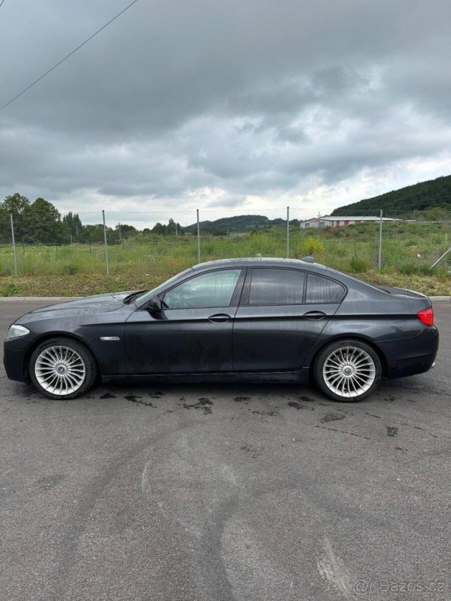 BMW Řada 5 3,0 528i  F10 528i (objem tříl