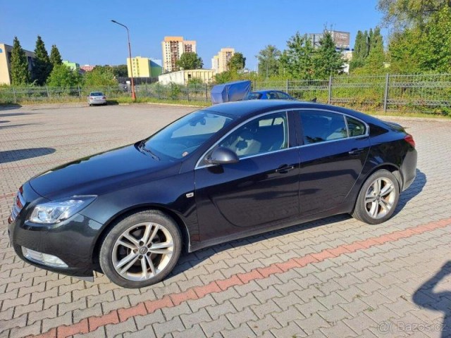 Opel Insignia 2,0   Opel Insignia