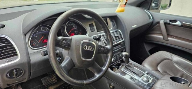 Audi Q7 3,0   Prodám Audi Q7 TDi, 176 