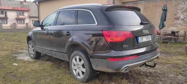 Audi Q7 3,0   Prodám Audi Q7 TDi, 176 