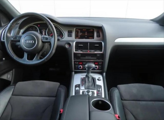 Audi Q7 3,0   AUDI Q7 S-LINE QUATTRO