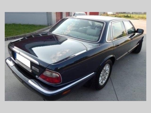 Jaguar XJ8 4.0 automat limuzína