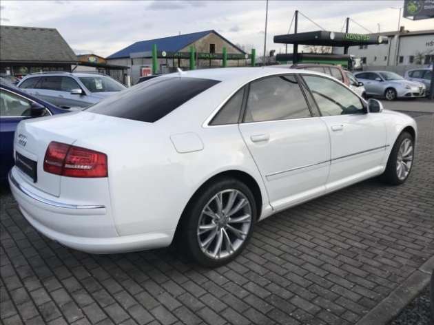 Audi A8 3,0 TDI DPF quattro tiptronic