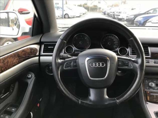 Audi A8 3,0 TDI DPF quattro tiptronic